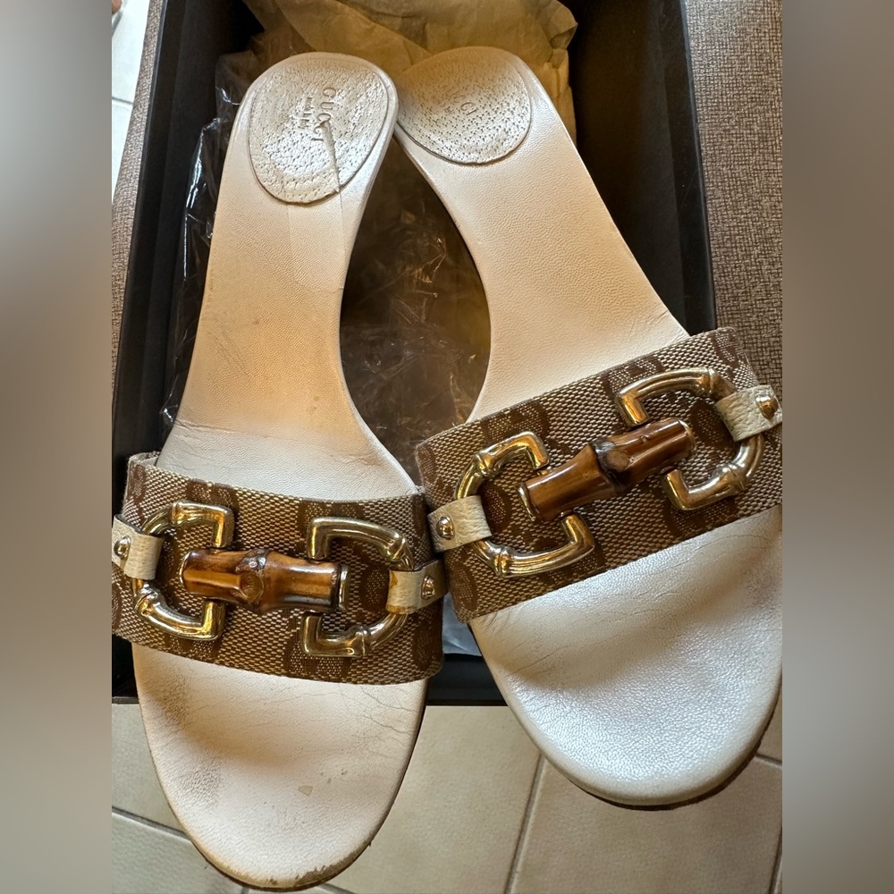Gucci slides with slight heel Size 9
